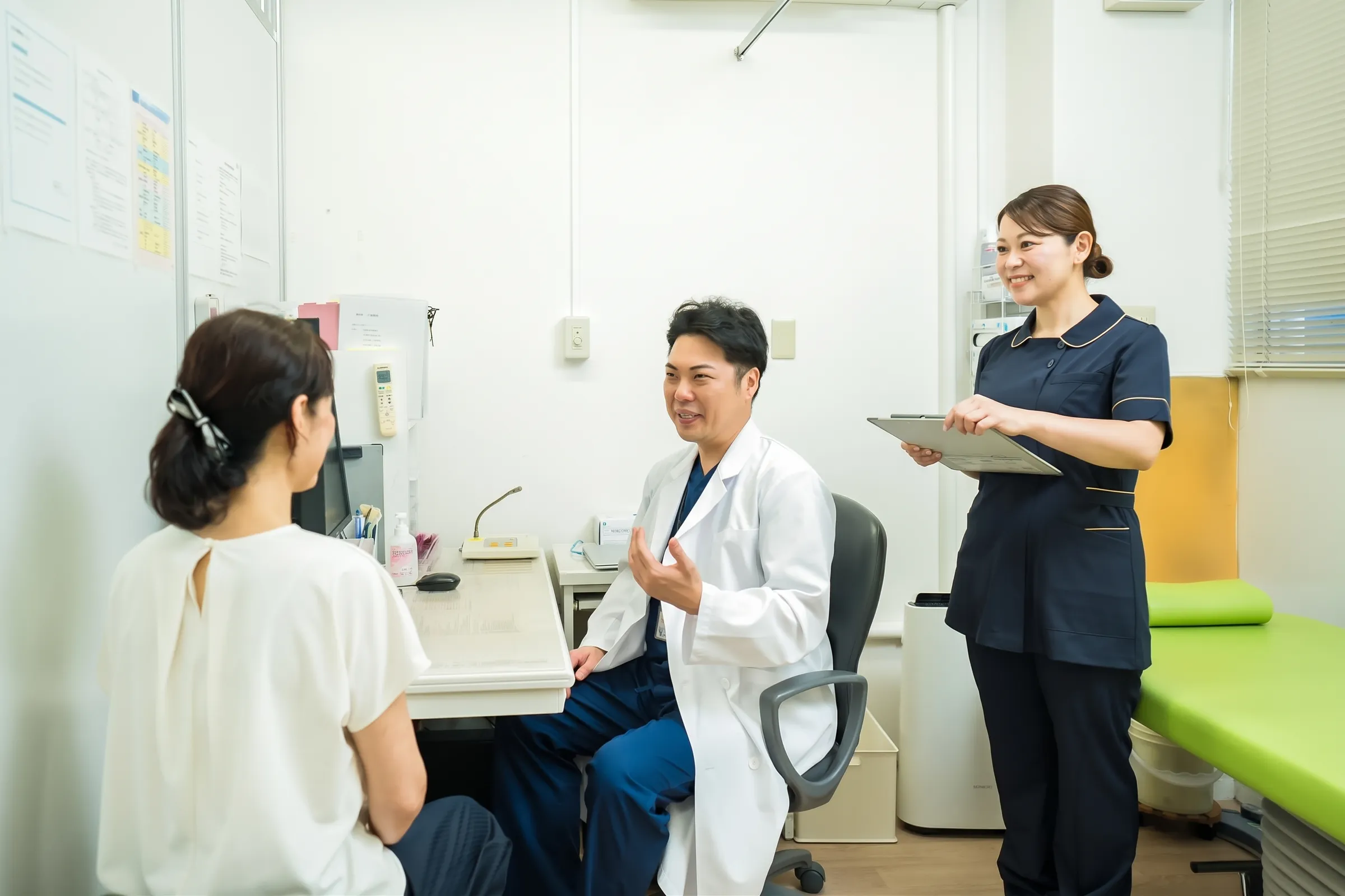 医師による診察・問診の様子